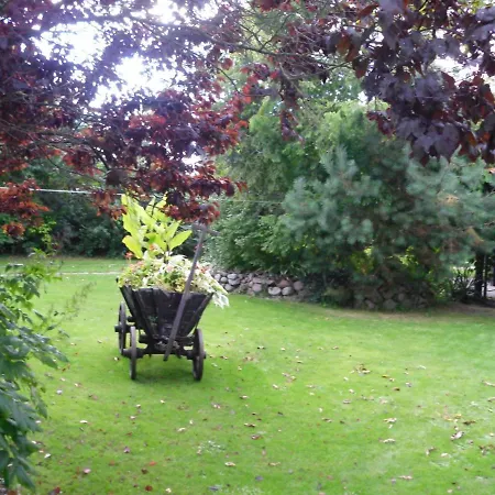 Mit Kamin Und Idyllischem Garten Apartament