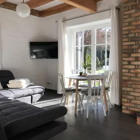 Mit Kamin Und Idyllischem Garten Apartament Fuenfseen